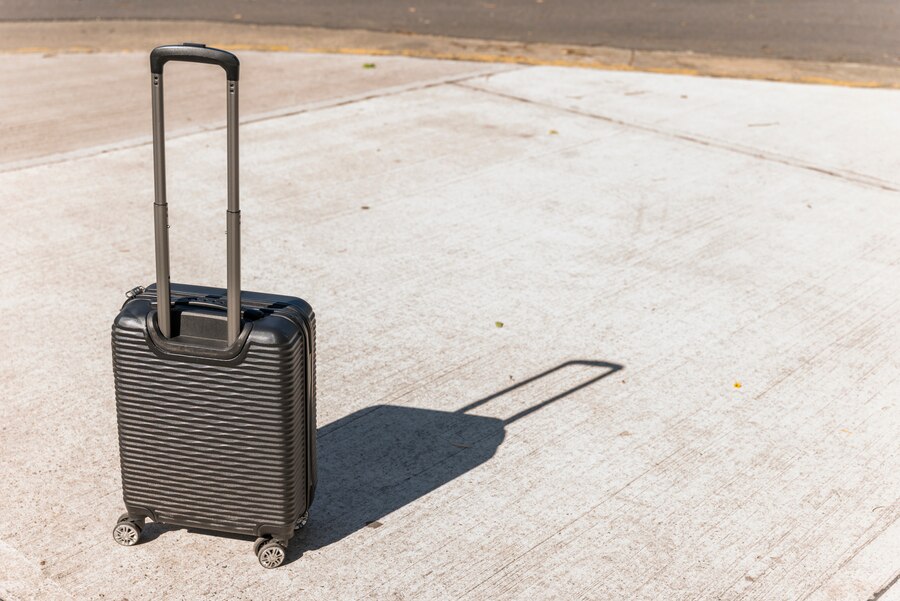 Rolling suitcase